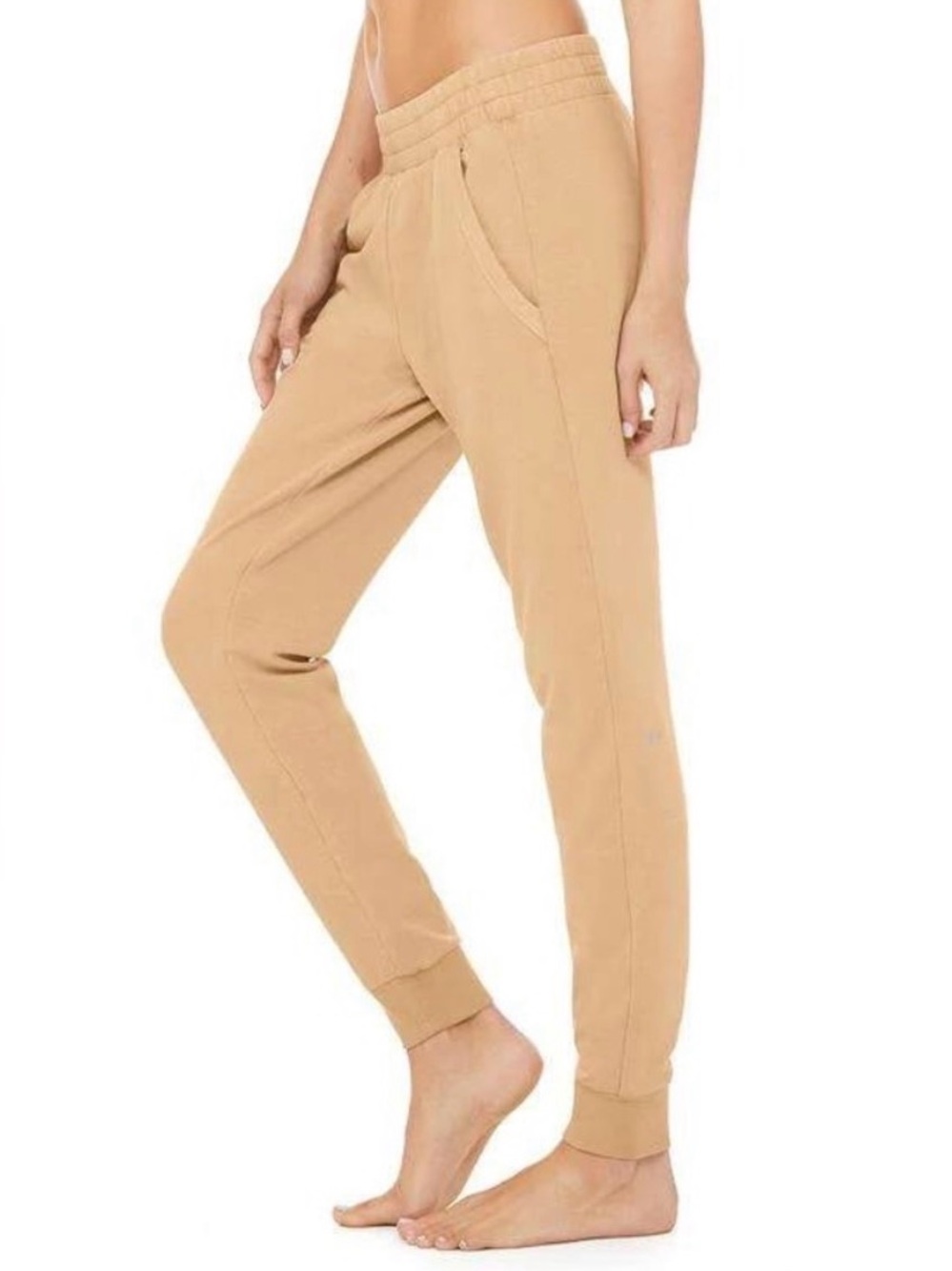 ALO Yoga Unwind Joggers in Camel
